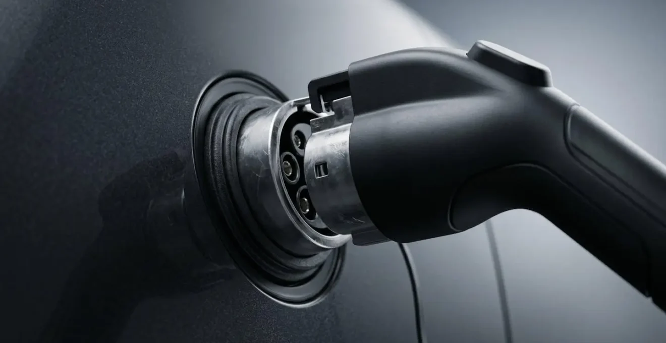 Infrastructure de recharge pour véhicules électriques d'entreprise optimisée en heures creuses